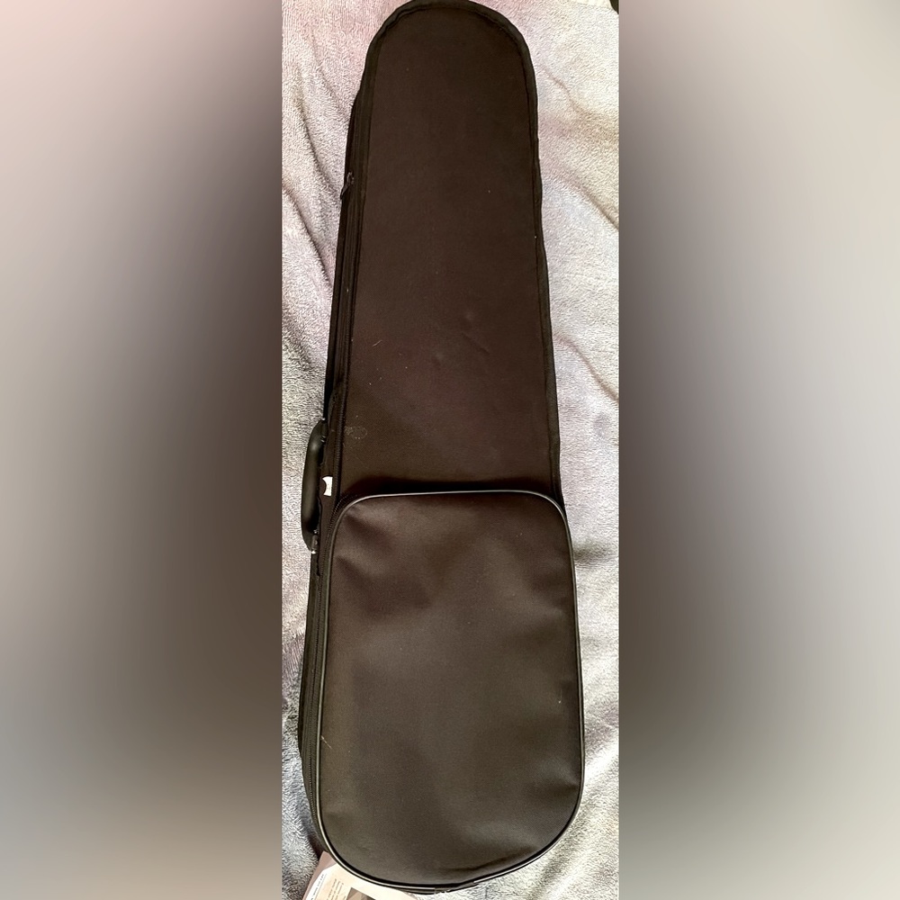 1/2 VIOLIN CASE BLACK-pockets! Good condition
